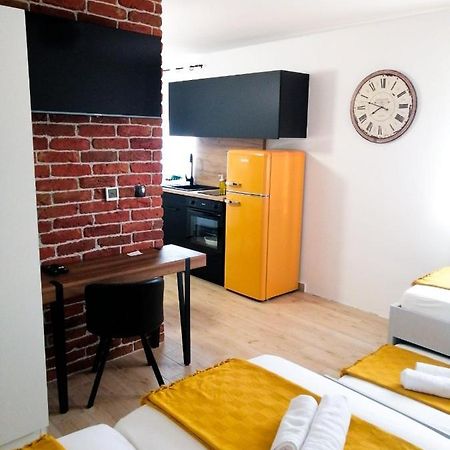 Evita Studio Apartment Karlovac Eksteriør bilde