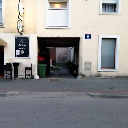 Evita Studio Apartment Karlovac Eksteriør bilde