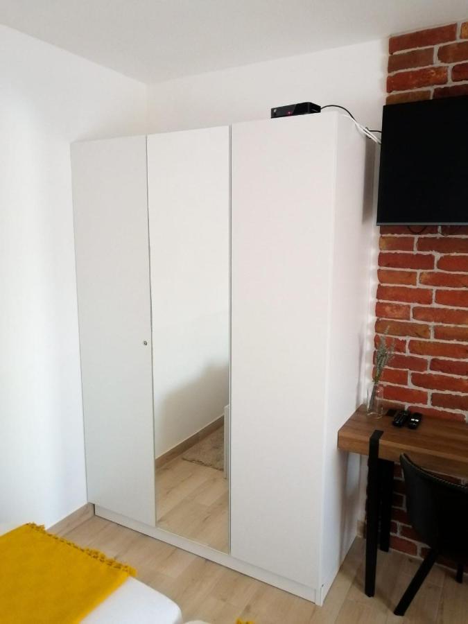 Evita Studio Apartment Karlovac Eksteriør bilde