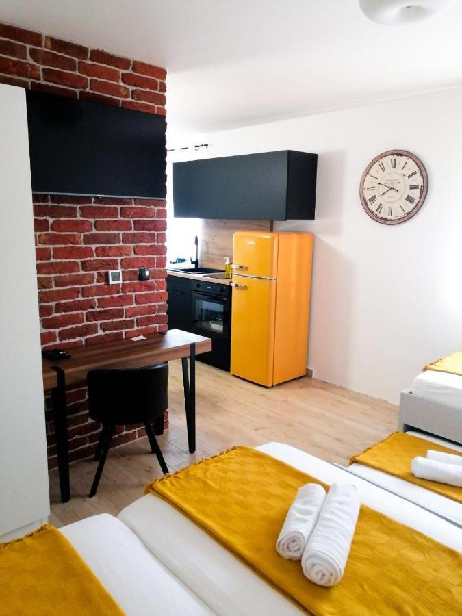 Evita Studio Apartment Karlovac Eksteriør bilde